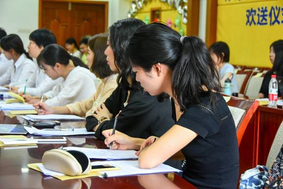 http://www.gdufs.edu.cn/__local/3/21/38/802338FDF933998EF4EBB9D7CF0_569F5F75_1FEA0.jpg
