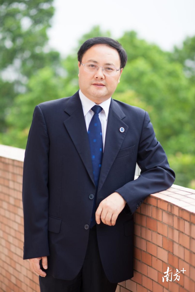 石佑启.png