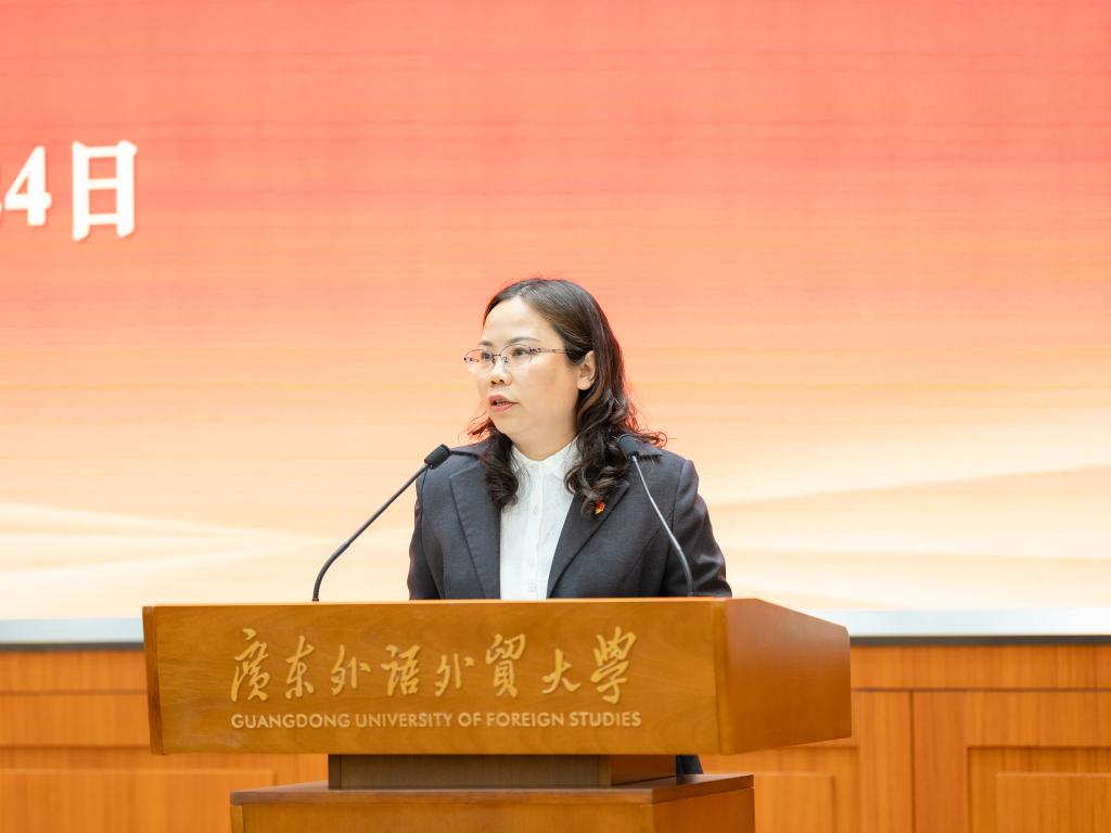 温燕欢作报告.jpg 伟德国际1946