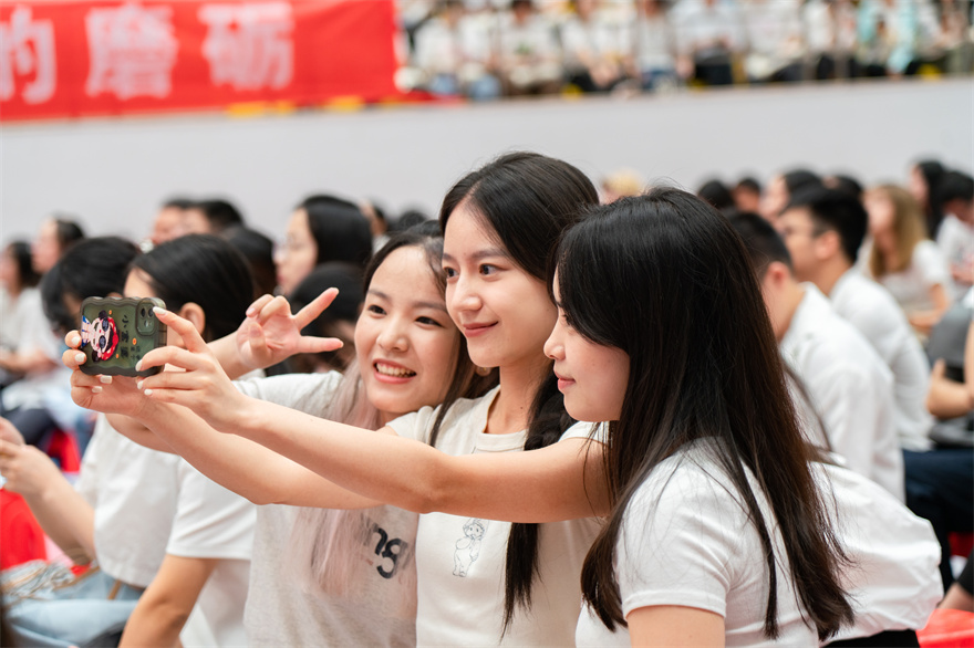 开学典礼08.jpg 伟德国际1946