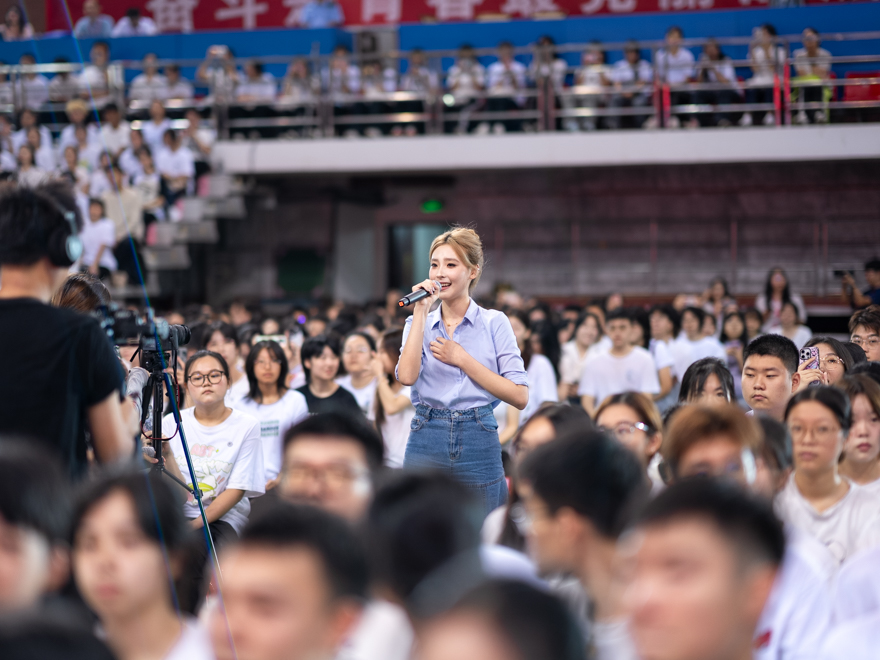 DSC08702.jpg 伟德国际1946